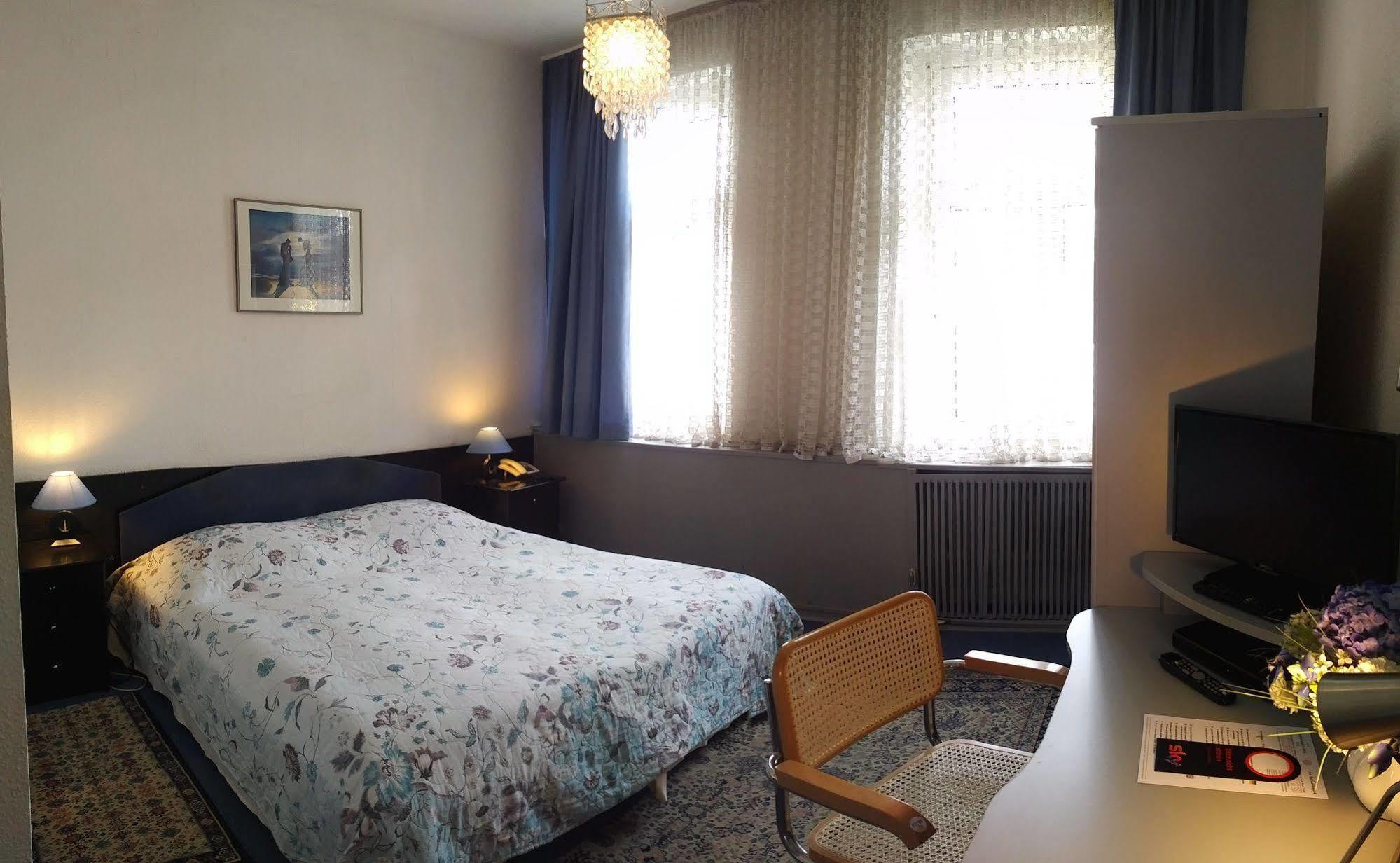 Central Budget Hotel 본 외부 사진