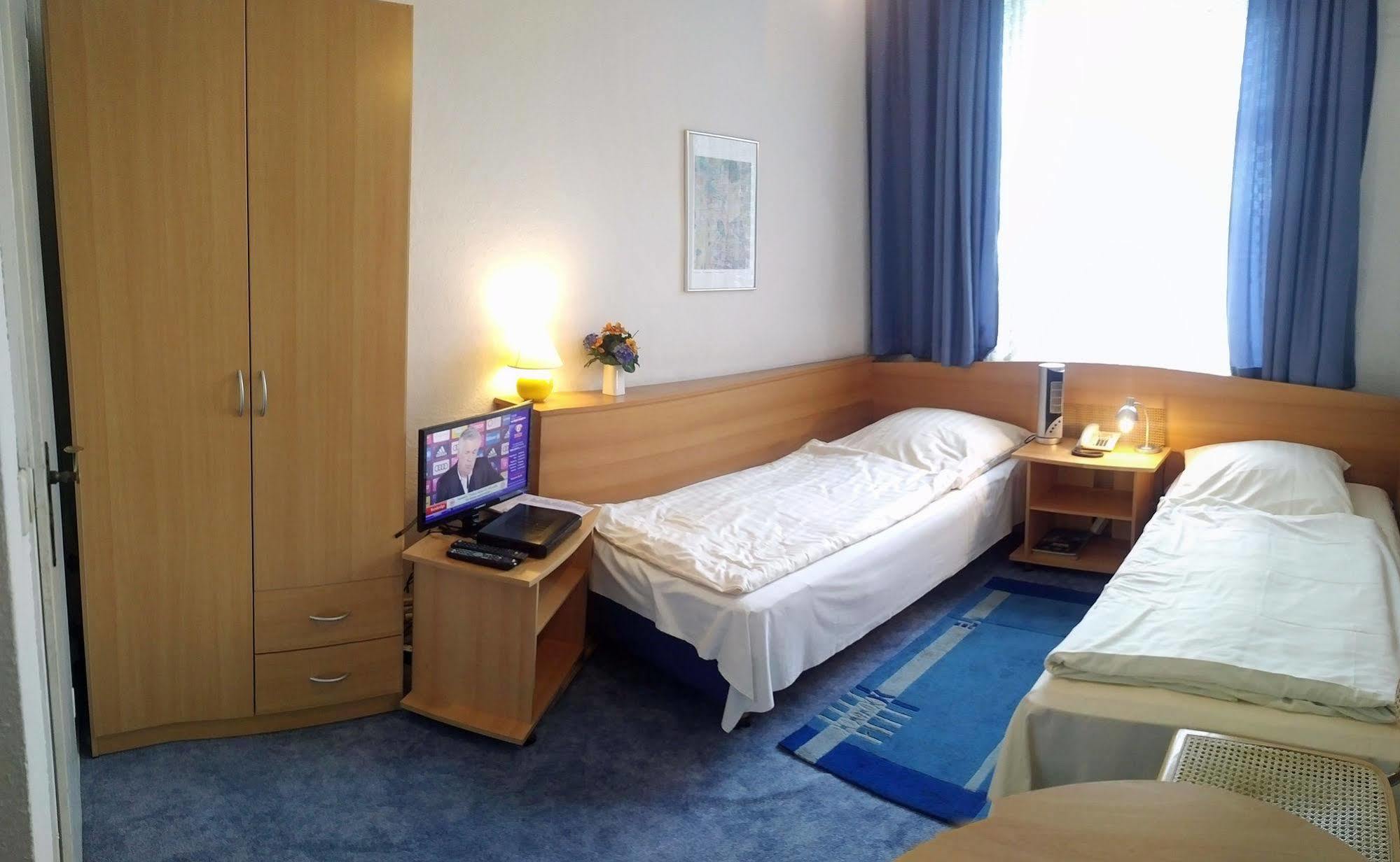 Central Budget Hotel 본 외부 사진