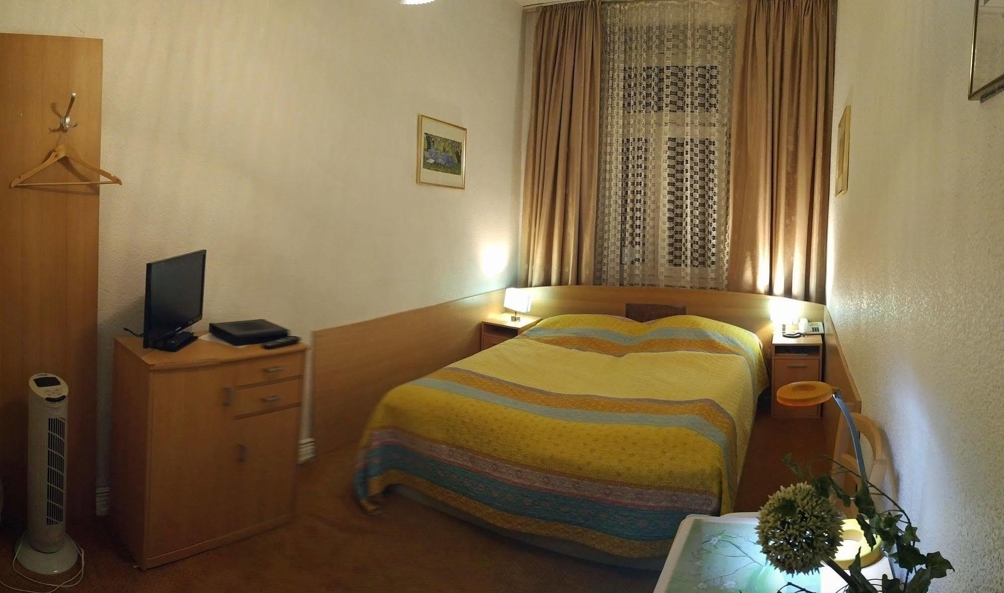 Central Budget Hotel 본 외부 사진