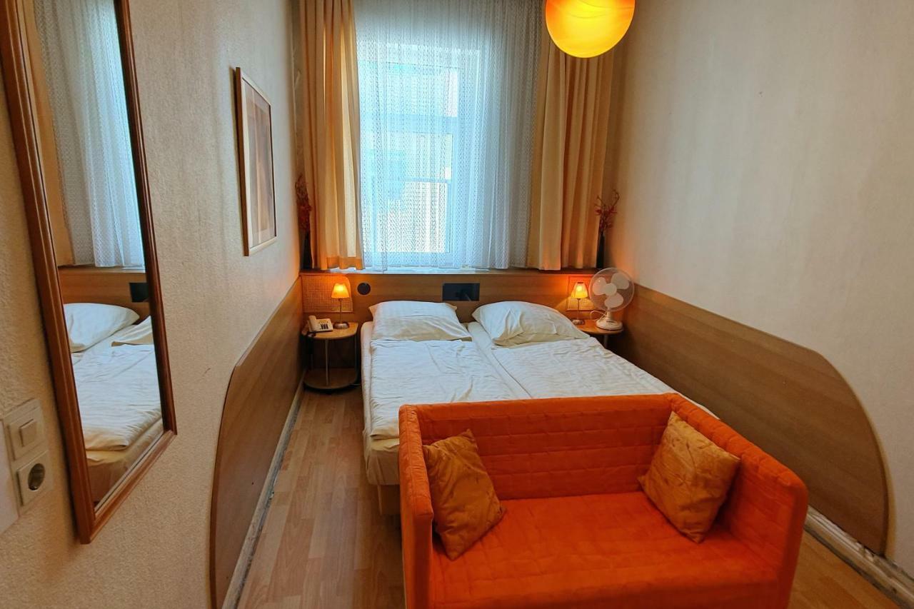 Central Budget Hotel 본 외부 사진